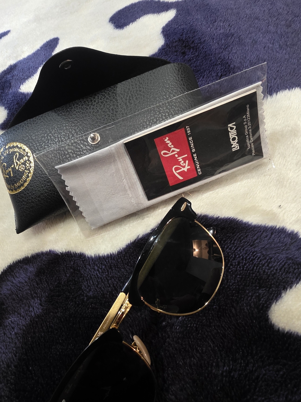 Ray-Ban Men Black & Gold Clubmaster Sunglasses with Case